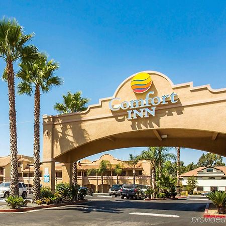 Comfort Inn & Suites Moreno Valley Near March Air Reserve Base Exterior photo